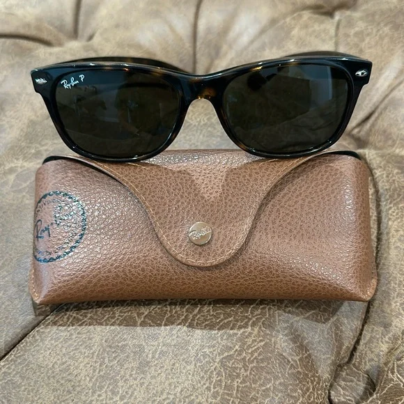 Ray Ban New Wayfarer Classic Polarized w/ Case - Picture 1 of 9